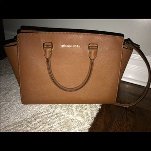 Michael Kors Selma Large Saffiano in Luggage Brown